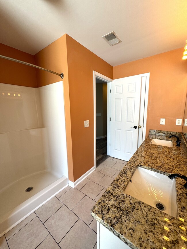 Building Photo - 119 Brentwood Dr