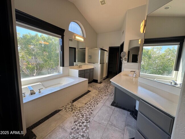 Building Photo - 3201 E Desert Flower Ln