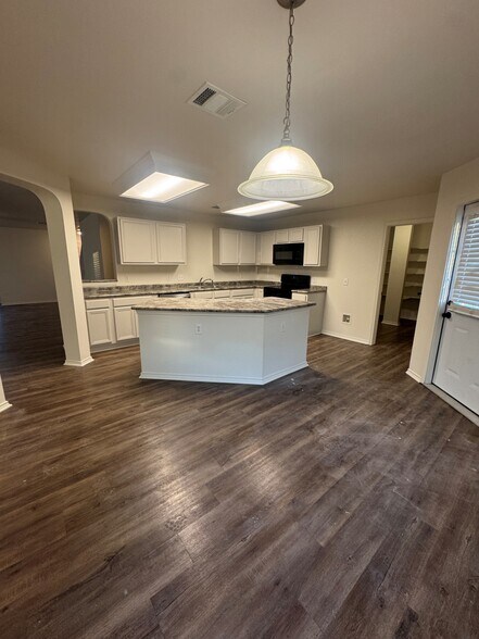 Building Photo - 8411 Sunset Canyon Dr