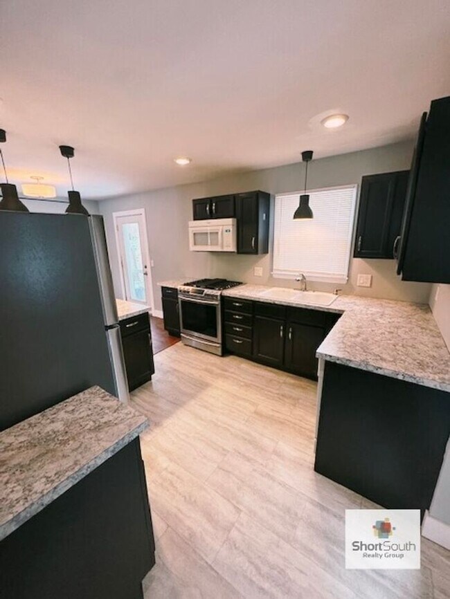 Building Photo - Updated - 3 bed 1.5 bath, with a detached garage