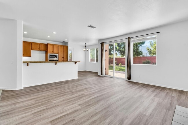 Building Photo - 1067 Princess Kyra Pl