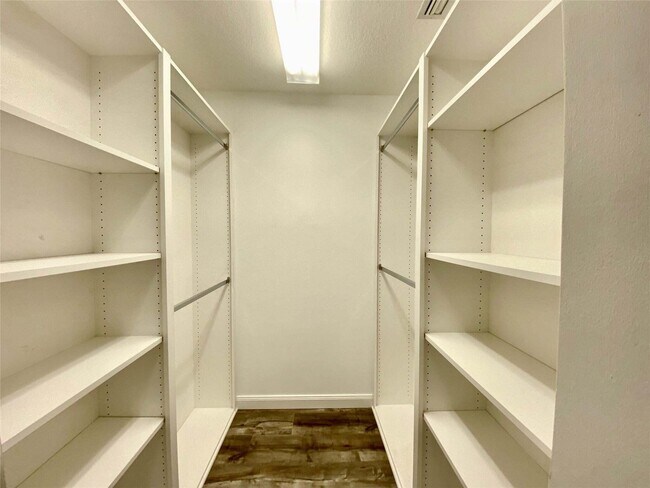 Building Photo - 8270 Eleuthera Ln