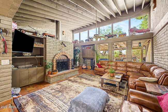 Building Photo - 6510 E Dixileta Dr