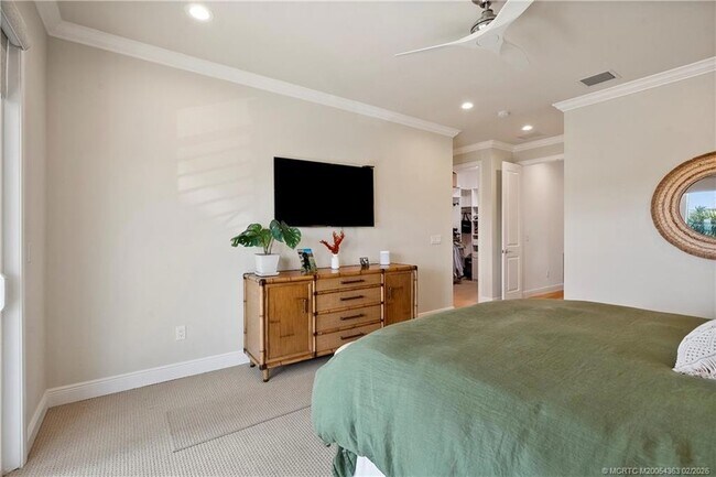 Building Photo - 521 SW Ocean Blvd