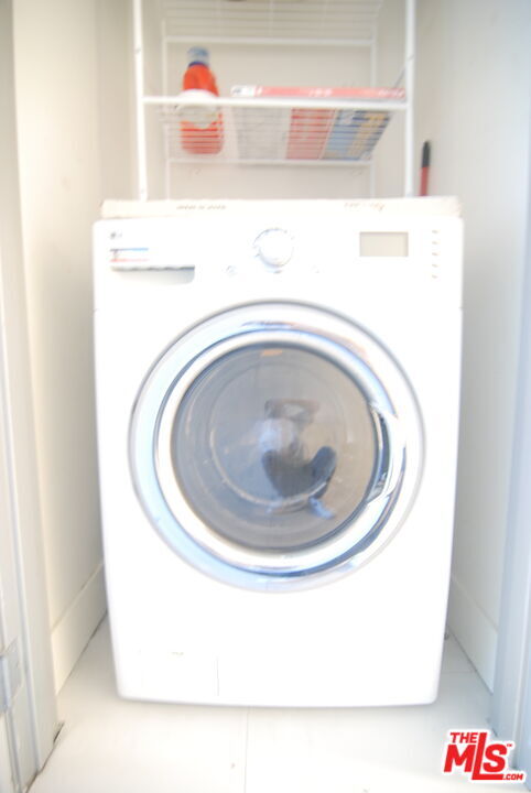 Building Photo - 645 W 9th St