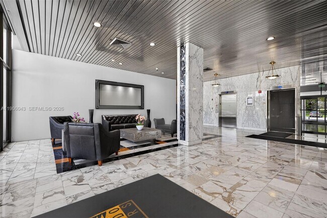 Building Photo - 3675 N Country Club Dr