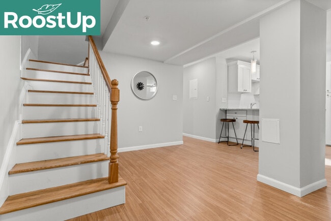 Building Photo - Furnished Bedroom with Private Bath in South Boston