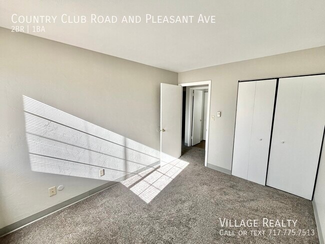 Building Photo - 605 Country Club Rd