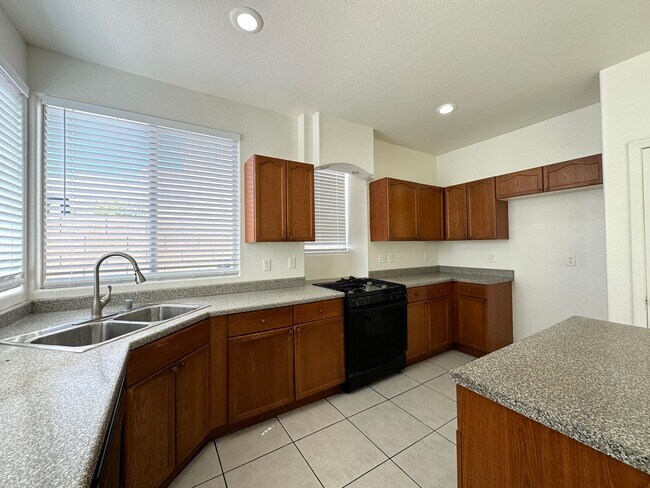 Building Photo - 6839 Scarlet Flax St