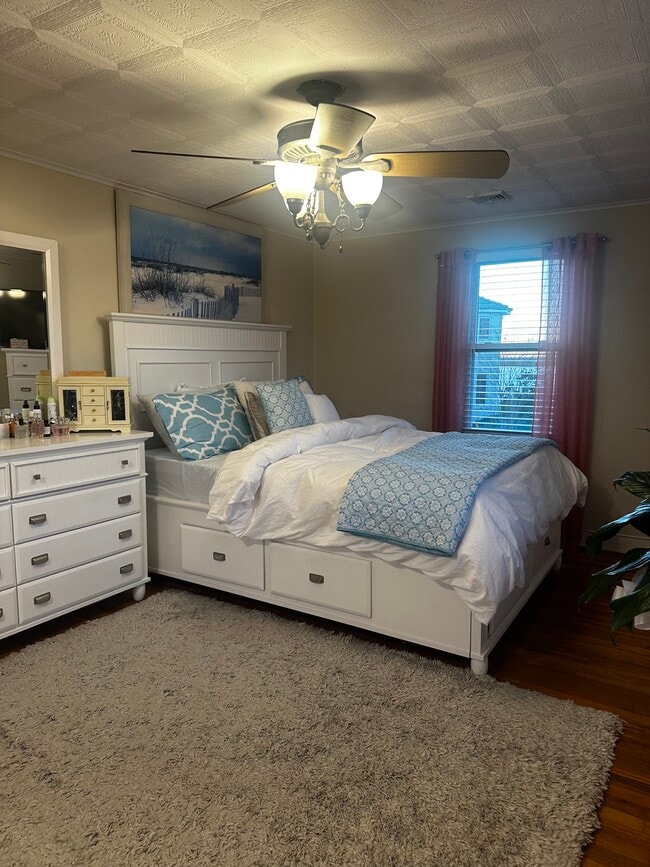 Building Photo - 3006 Sunset Ave