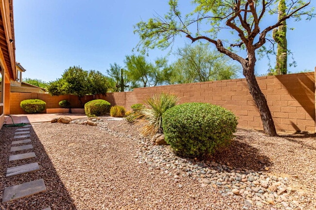 Building Photo - "Charming 2-Bedroom + Den Oasis with Spaci...