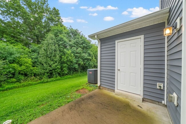 Building Photo - Two Bedroom in Governor's Crossing!