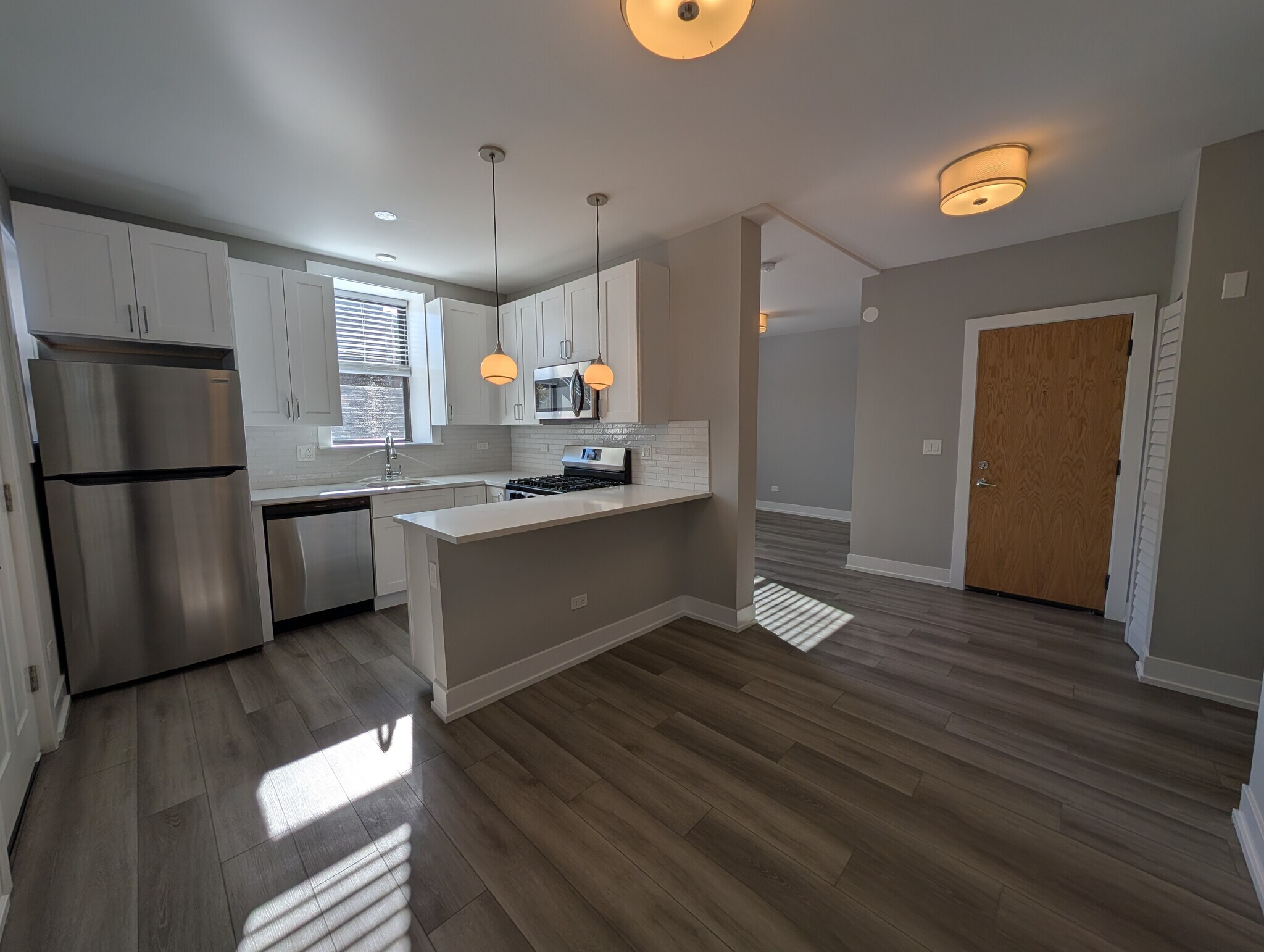 Building Photo - 3935 N Janssen Ave