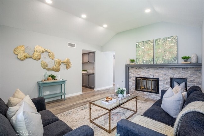 Building Photo - 10638 Grandview Dr