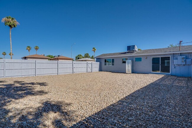 Building Photo - 215 S Doran