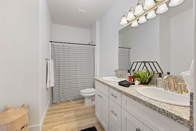 Building Photo - Modern Luxury Townhome in Prime Location –...