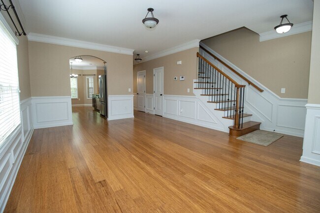 Building Photo - Elegant All-Brick 4 Bedroom Home on a Quie...