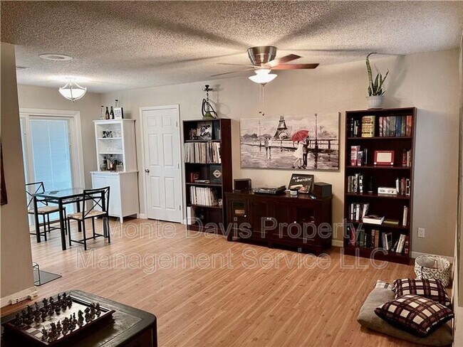 Building Photo - 115 Waller St