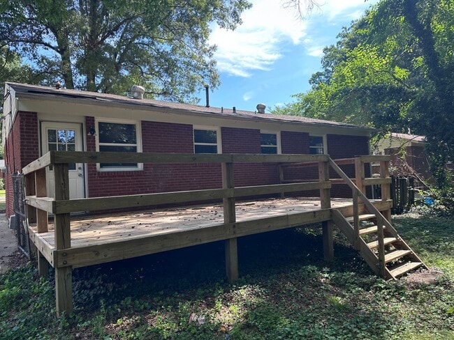Building Photo - Country Club 3 Bedroom House