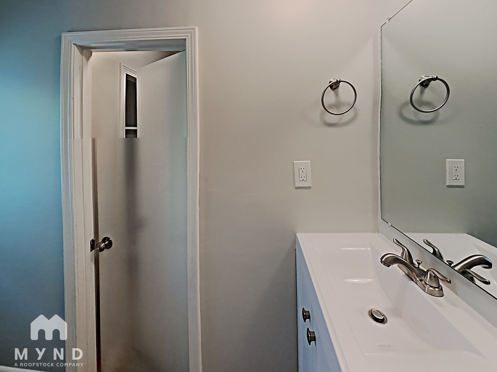 Building Photo - 8989 Leaf Ln