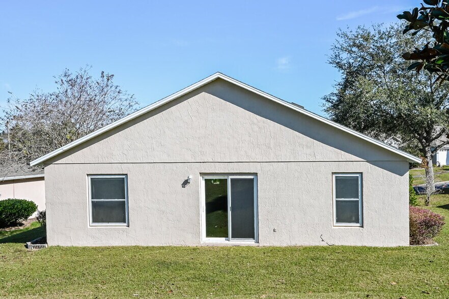 Building Photo - 1323 Hillview Dr