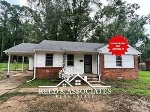 Building Photo - Updated Home Located in Millington!