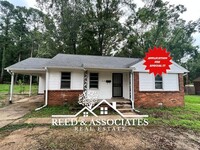 Building Photo - Updated Home Located in Millington!