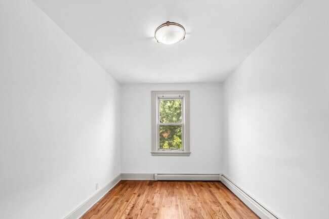 Building Photo - 1012 74th St