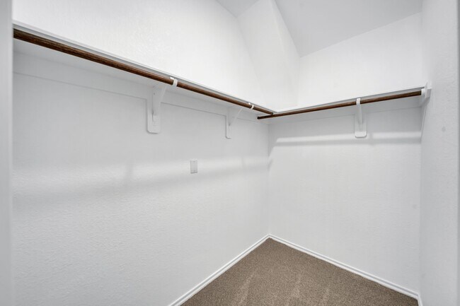 Building Photo - 17607 Longwood Trce Ln