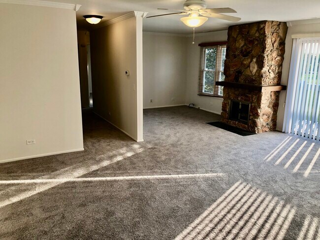 Building Photo - 1426 Clairmont Ct