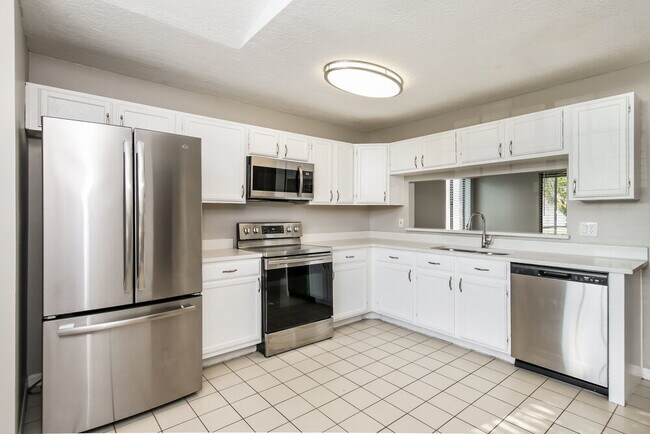 Building Photo - 2258 Baker Ave