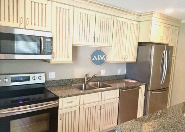 Building Photo - Top-Floor South End Villa Near Coligny Beach- Available Now!