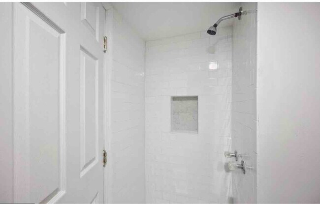 Building Photo - 2836 Fairhaven Ave