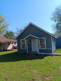 Building Photo - 115 N Pear St
