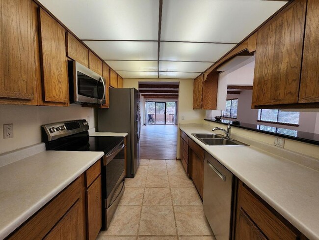 Building Photo - 246 Loma Entrada