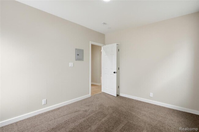 Building Photo - 14617-14617 Winthrop St