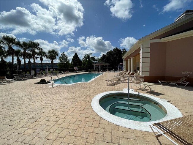 Building Photo - 2432 Caravelle Cir