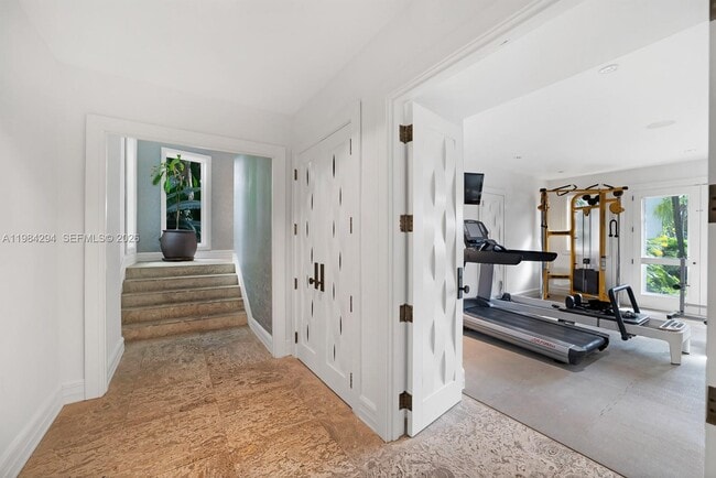 Building Photo - 16 Palm Ave