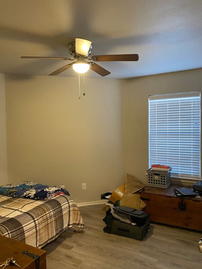 Building Photo - 525 N Chicago