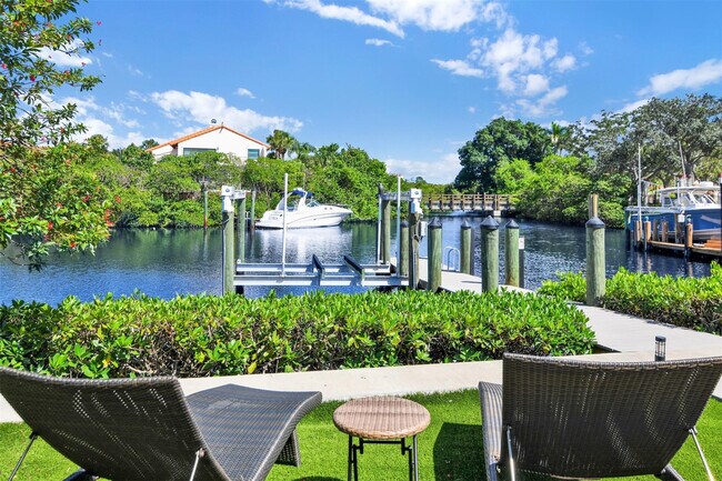 Building Photo - 17026 Bay St