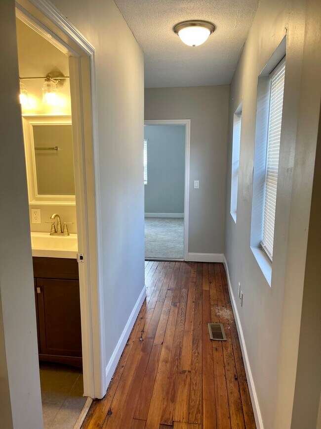 Building Photo - 117-119 Innis