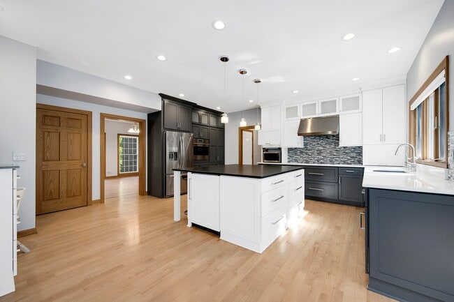 Building Photo - 721 38th St