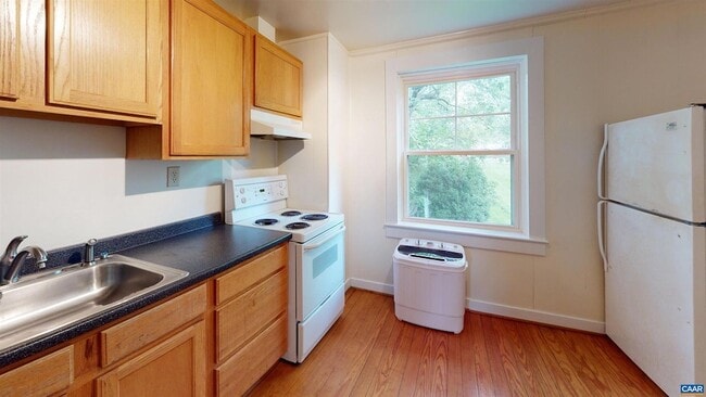 Building Photo - 1302 Crozet Ave