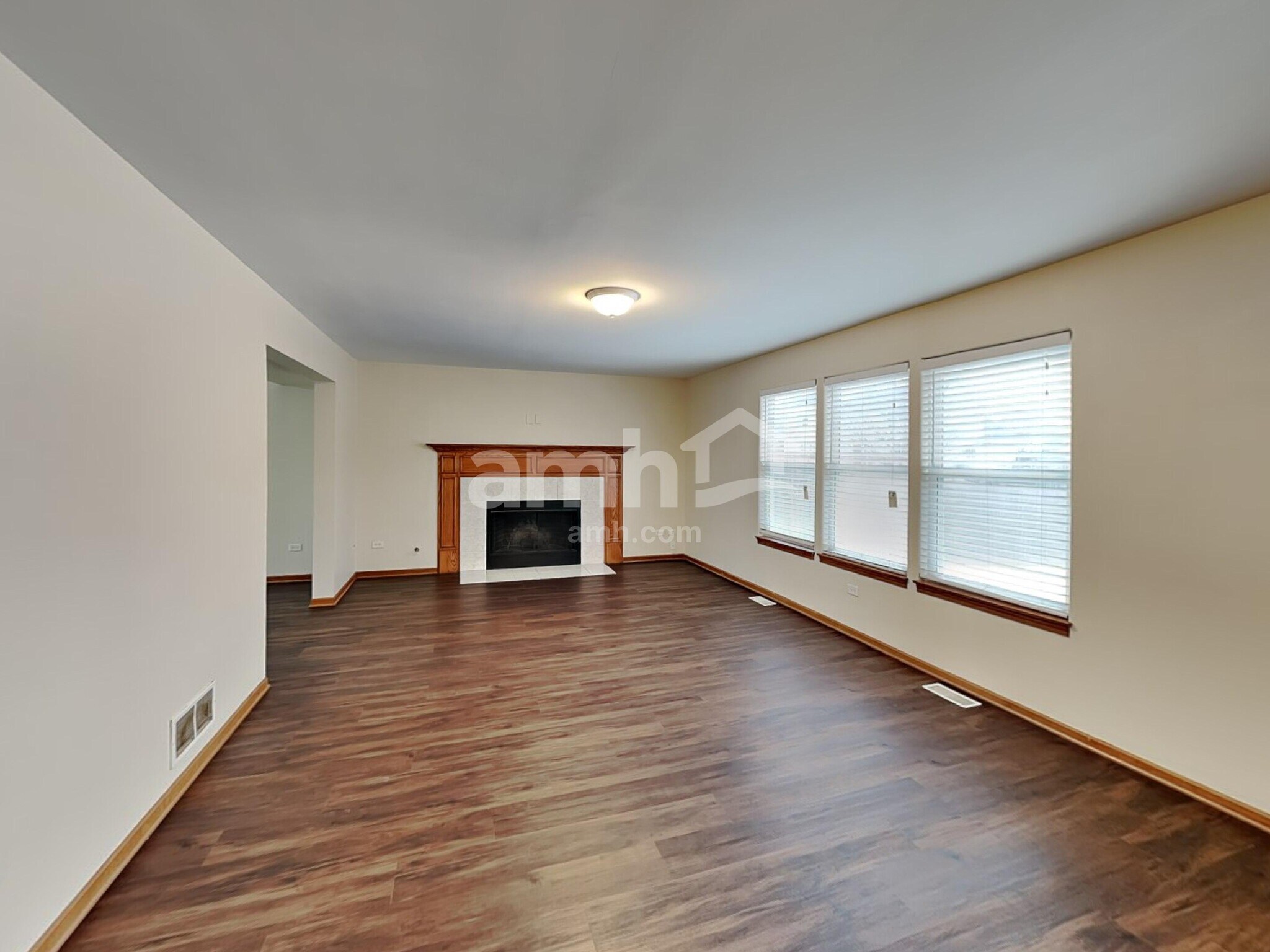 Building Photo - 902 Thorn Creek Dr