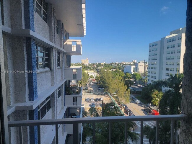 Building Photo - 800 West Ave