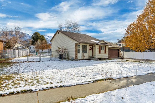 Building Photo - 880 N 340 E St