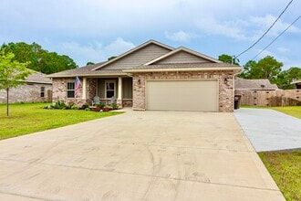 Building Photo - 9209 Ridge Rd