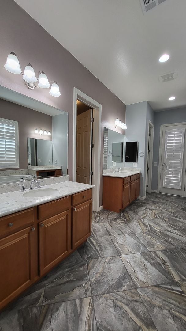 Building Photo - 5 bedroom, 4 bathroom home with a Casita