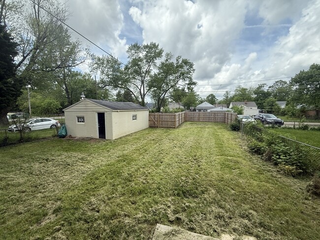Building Photo - 2647 McGuffey Rd