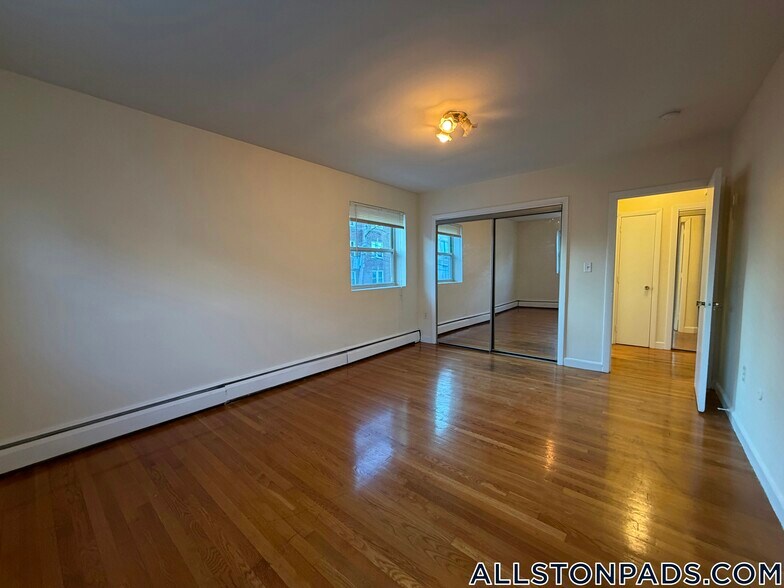 Building Photo - 34 Gardner St